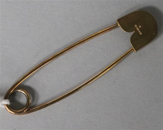 A 1970s 9ct gold safety pin, 59mm.